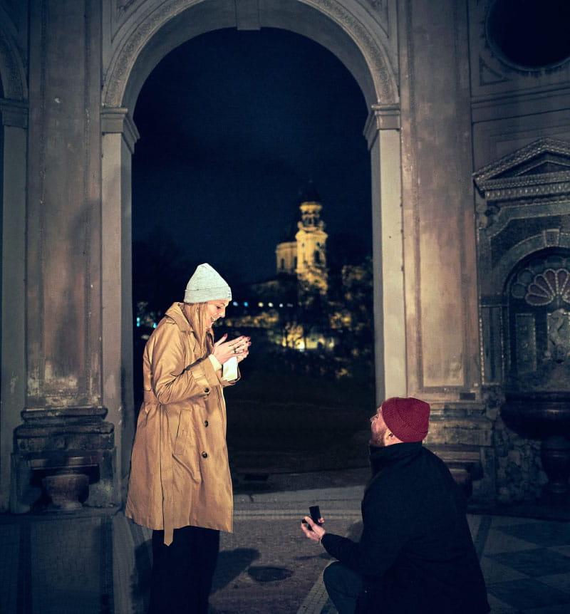 迈克去年12月在德国向梅根求婚. (图片由迈克·加罗和梅根·弗罗斯特提供)